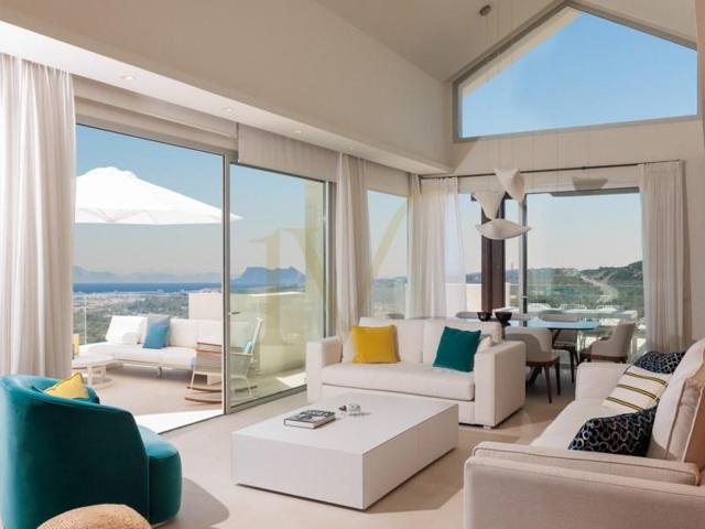 Apartamento en venta en Benahavís photo 0