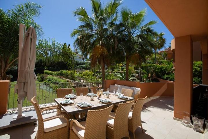 Apartamento en venta en Marbella, Nueva Andalucia photo 0