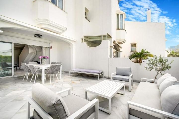 Adosada en venta en Marbella, Milla de oro photo 0