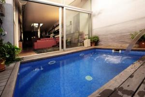 Casa en venta en Barcelona, Navas photo 0