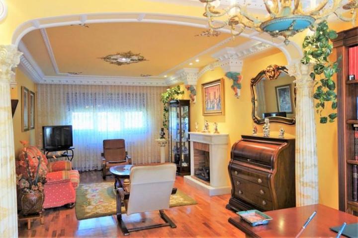 Adosada en venta en Vitoria-Gasteiz, El Batan photo 0