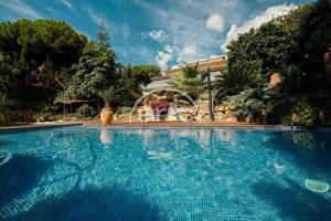 Casa en venta en Cabrils, Atmetllers photo 0