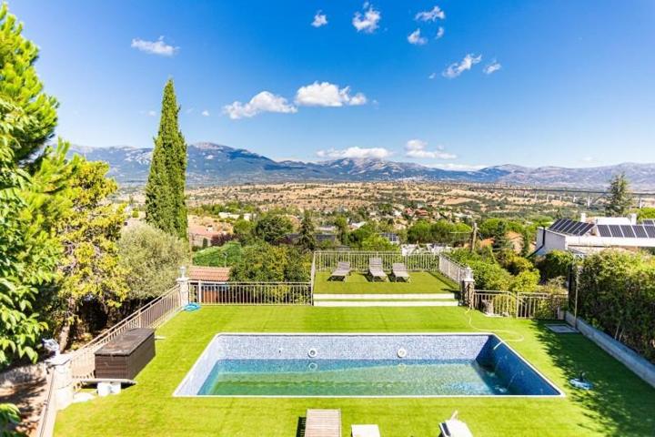 Chalet en venta en Soto del Real, Puente real photo 0