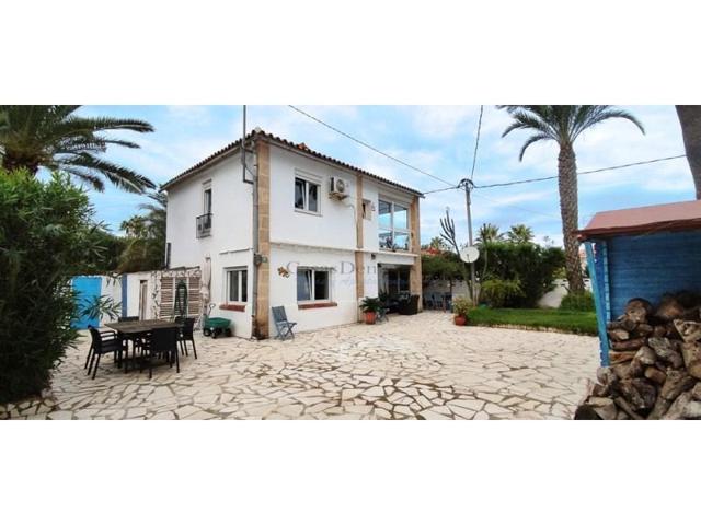Chalet en venta en Denia photo 0