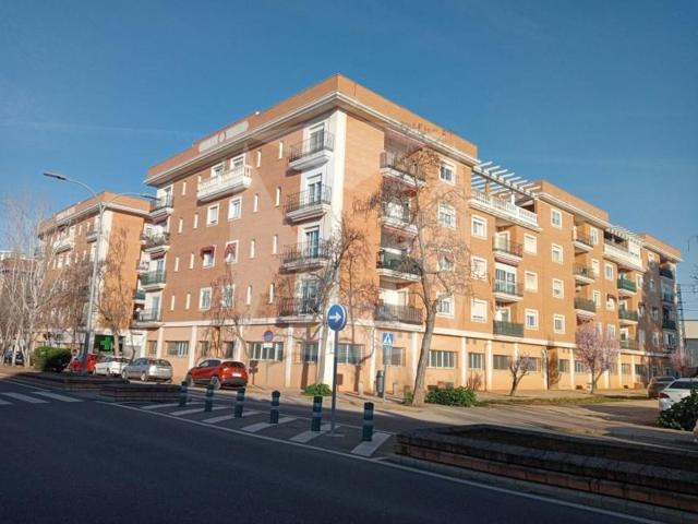 Local comercial en venta en Badajoz photo 0