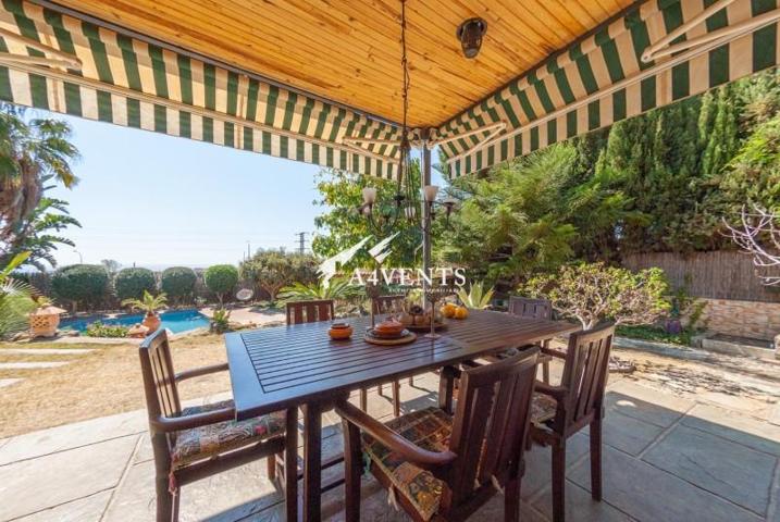 Casa en venta en Cabrils, Sant Crist photo 0