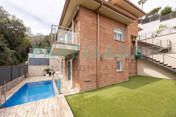 Chalet en venta en Alella, Mas Coll photo 0