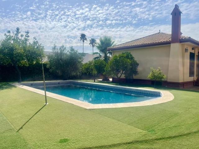 Chalet en venta en Dos Hermanas, Condequinto photo 0