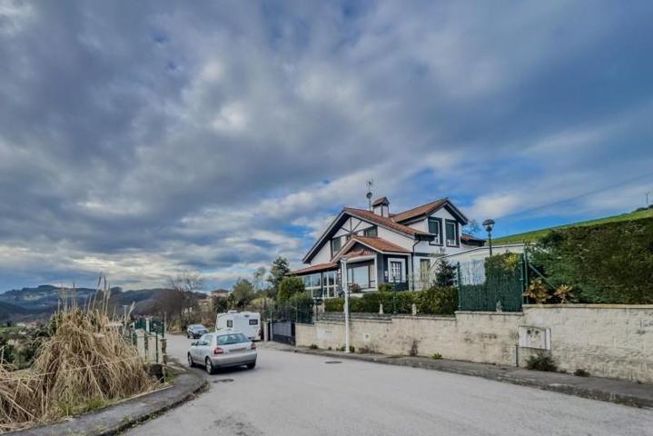 Casa en venta en Meruelo, Barrio de albude photo 0