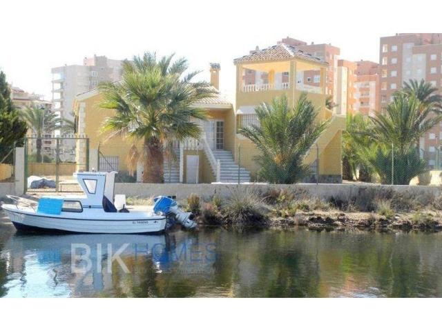 Chalet en venta en La Manga del Mar Menor photo 0