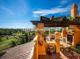 Duplex en venta en Estepona, Estepona East - New Golden Mile photo 0