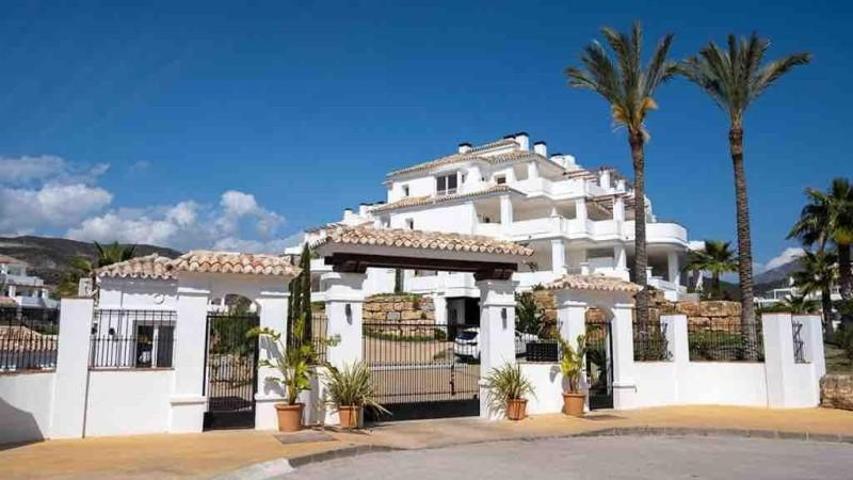 Apartamento en venta en Marbella, Nueva Andalucia photo 0