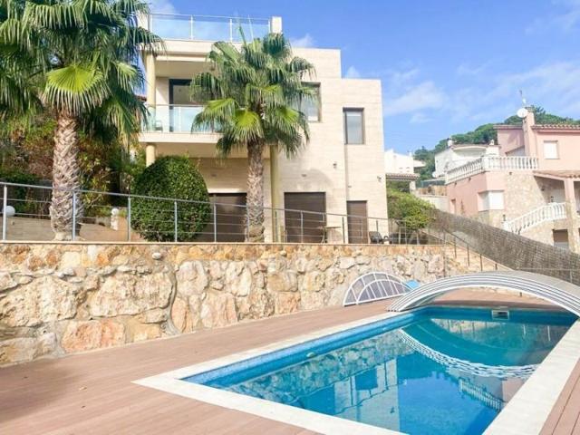 Casa en venta en Lloret de Mar, Serra Brava photo 0
