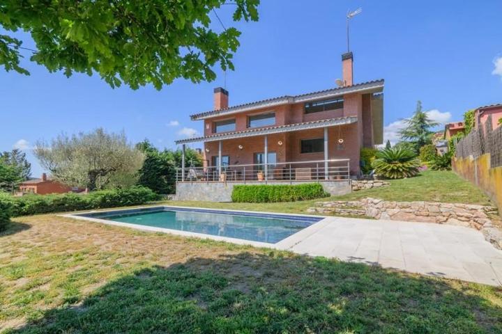 Casa en venta en Begues, Urbanització Can Amell photo 0