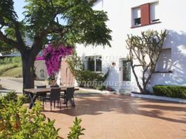 Chalet en venta en Blanes photo 0