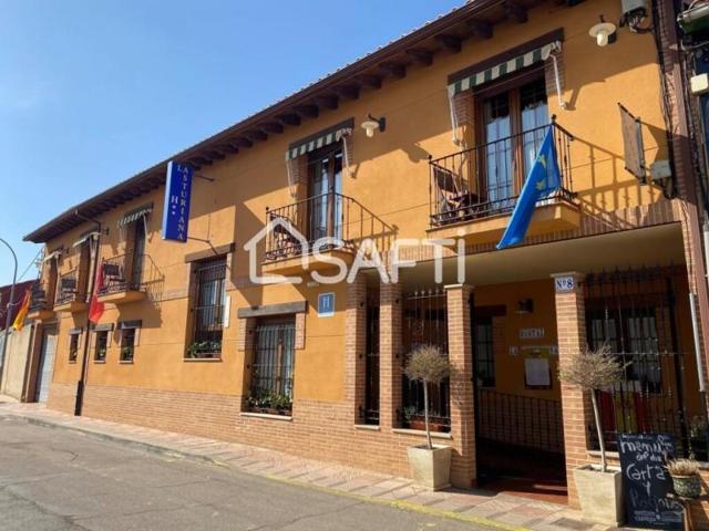 Edificio en venta en Valencia de Don Juan photo 0