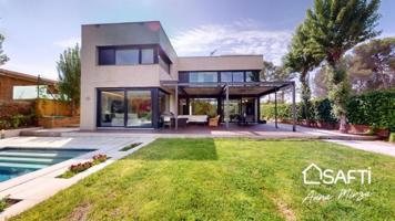 Casa en venta en Sant Julià de Ramis photo 0