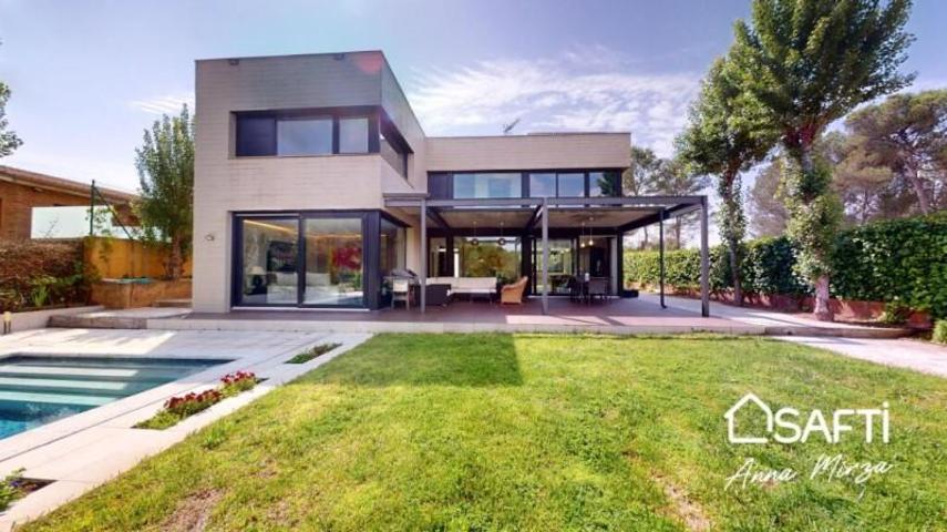 Casa en venta en Sant Julià de Ramis photo 0