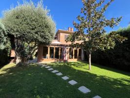 Bungalow en venta en Rivas-Vaciamadrid, C.C SANTA MÓNICA photo 0