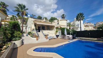 Chalet en venta en Orihuela Costa, Lomas de Campoamor-Las Ramblas photo 0