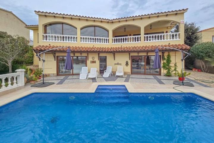 Casa en venta en Roses, Mas Fumats photo 0