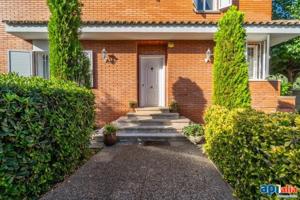 Adosada en venta en el Masnou, Califòrnia-Santa Madrona photo 0