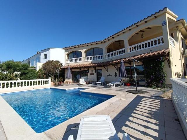 Chalet en venta en Roses, Mas Fumats photo 0