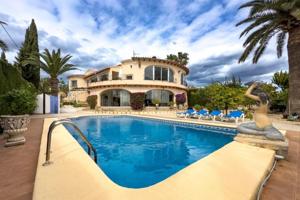 Chalet en venta en Calpe, Ortenbach photo 0