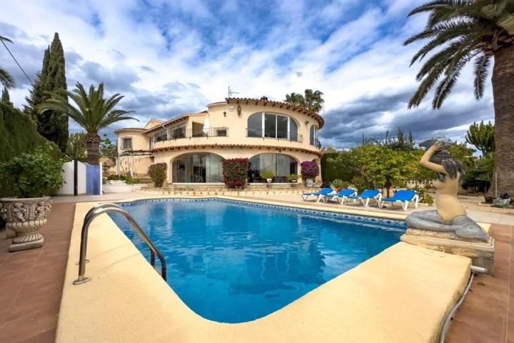 Chalet en venta en Calpe, Ortenbach photo 0