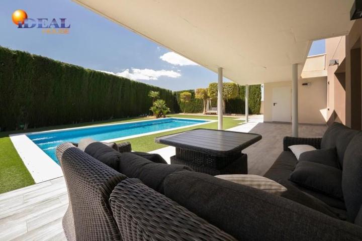 Chalet en venta en Otura, Villa de Otura photo 0