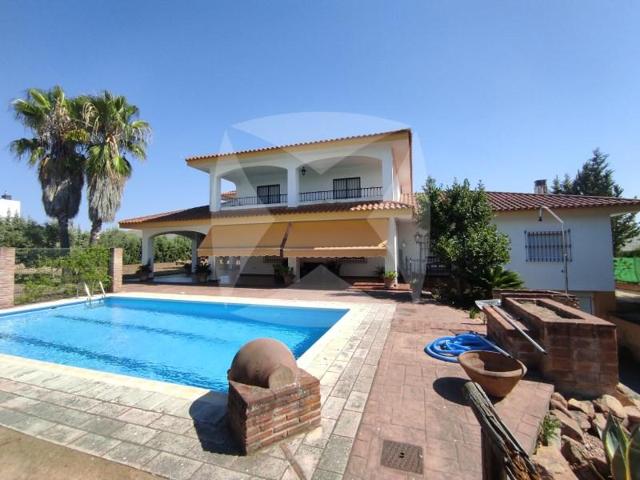 Chalet en venta en Badajoz photo 0