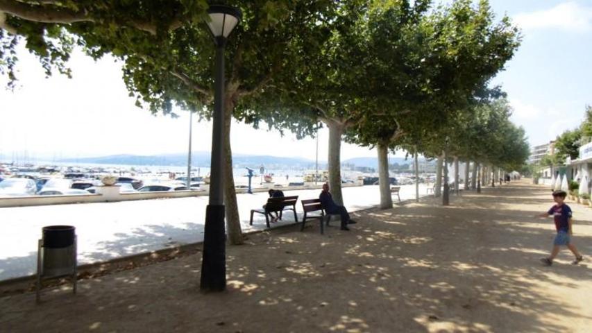 Local comercial en venta en Palamós, CENTRE photo 0