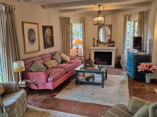 Casa en venta en Estepona, Altos De Estepona photo 0