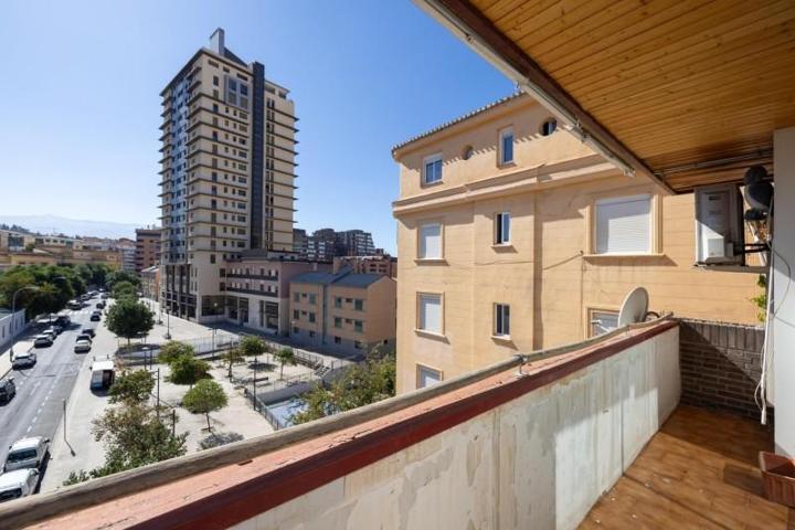 Piso en venta en Granada, Constitucion photo 0