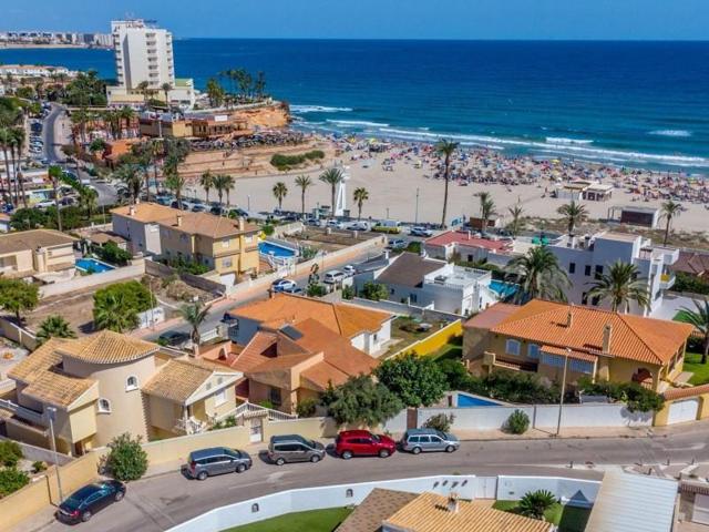 Chalet en venta en Orihuela Costa, La Zenia photo 0