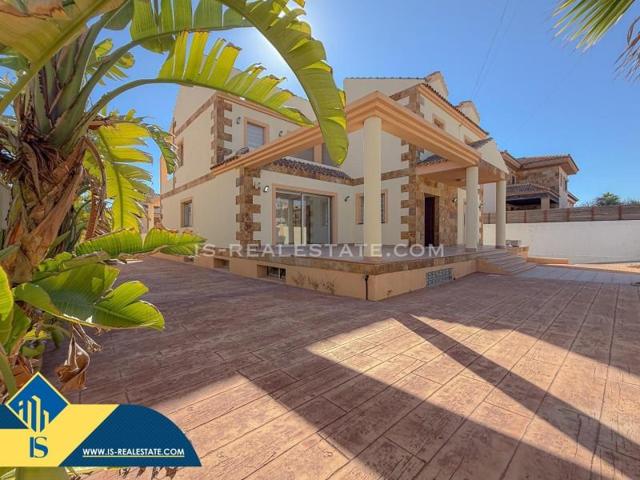 Chalet en venta en Torrevieja, Aguas nuevas 2 photo 0