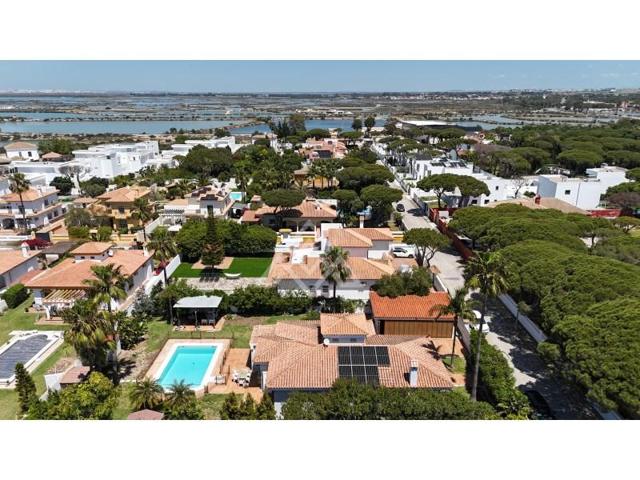 Chalet en venta en Chiclana de la Frontera photo 0