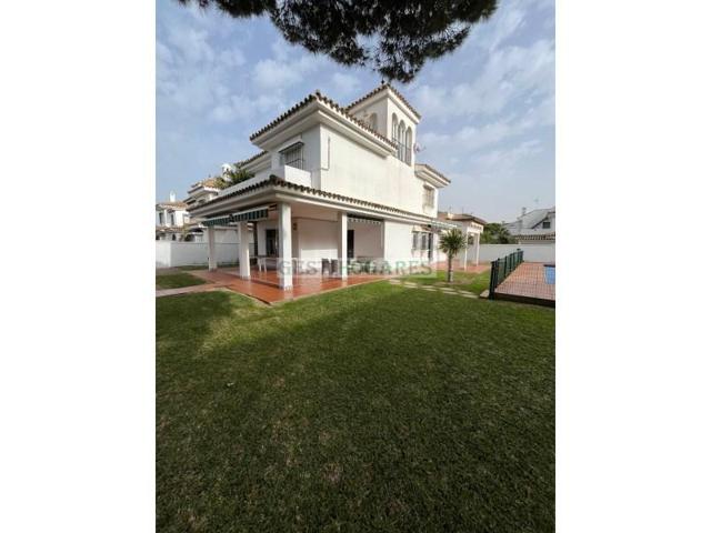 Chalet en venta en Chiclana de la Frontera photo 0