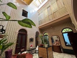 Edificio en venta en Cádiz, Centro photo 0