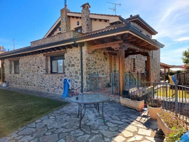 Chalet en venta en La Lastrilla, EL SOTILLO photo 0