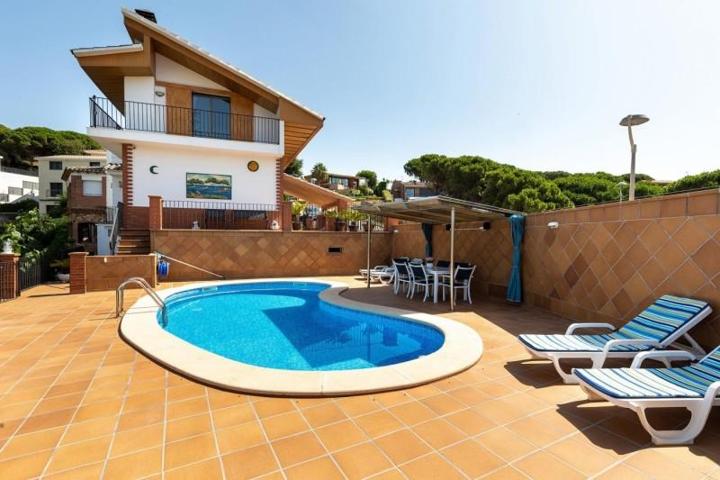Casa en venta en Calella, URB SANT QUIRZE photo 0
