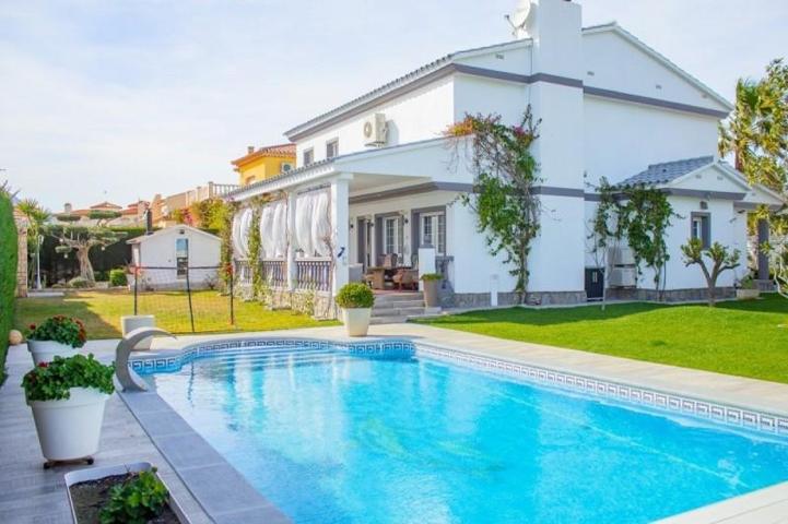 Chalet en venta en Miami Platja, Miami-Platja photo 0