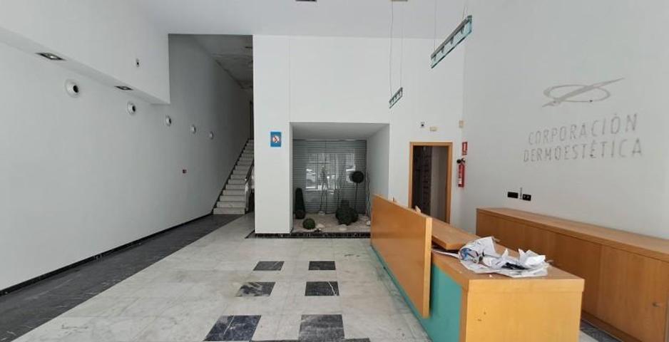 Local comercial en venta en Tarragona, Nou Eixample Sud photo 0