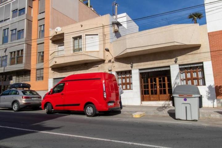 Edificio en venta en Elche, El Altet photo 0