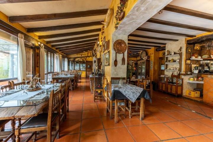 Edificio en venta en Camarena de la Sierra, Camarena de la sierra photo 0