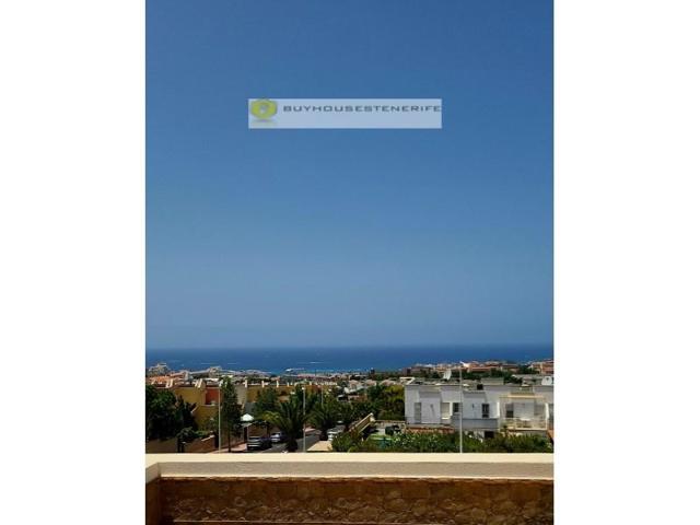 Bungalow en venta en Adeje photo 0