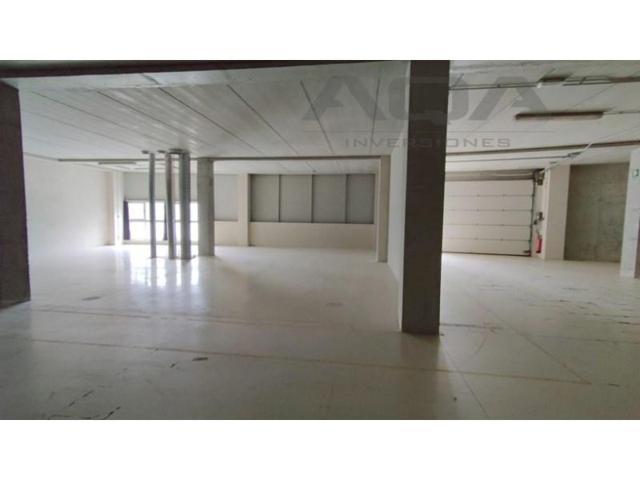 Nave industrial en venta en Vigo, Valadares photo 0