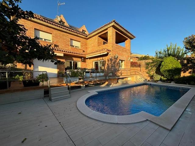 Chalet en venta en Rubí, Can Serrafossà - La Perla - Els Avets photo 0