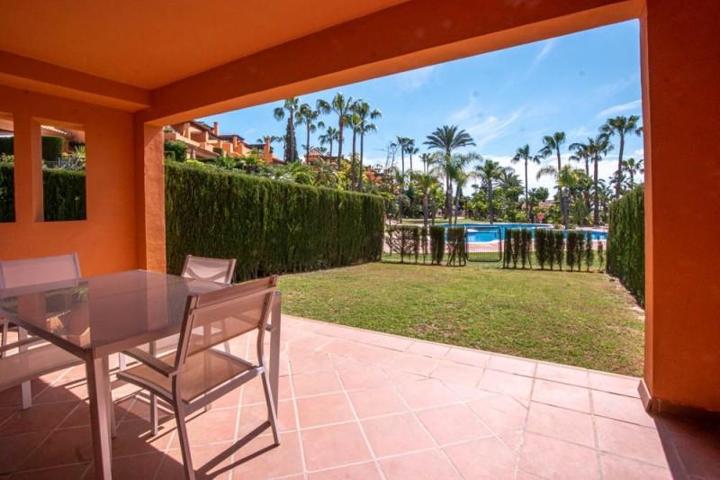 Adosada en venta en Estepona, El Paraiso photo 0