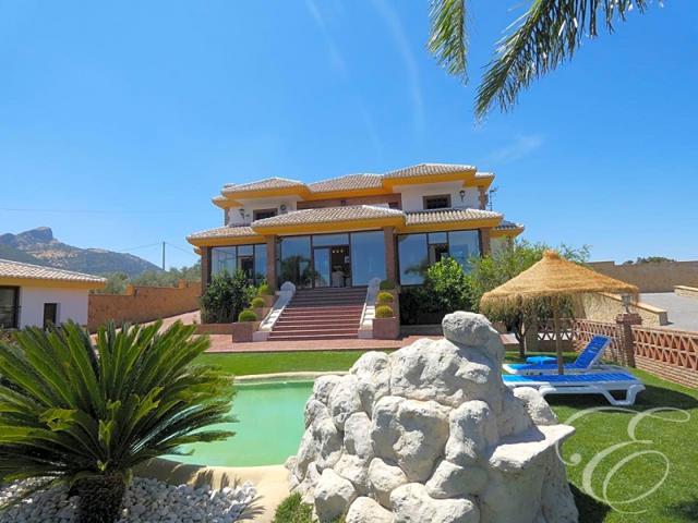 Chalet en venta en Villanueva del Trabuco, Villanueva del Trabuco photo 0